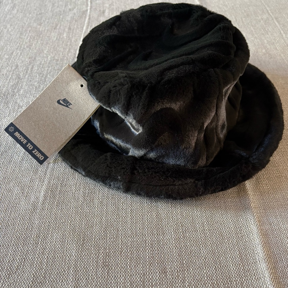 NWT Nike Black Faux Fur Apex Bucket Hat